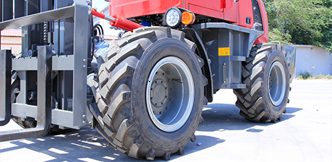 High ground clearance and big tyres