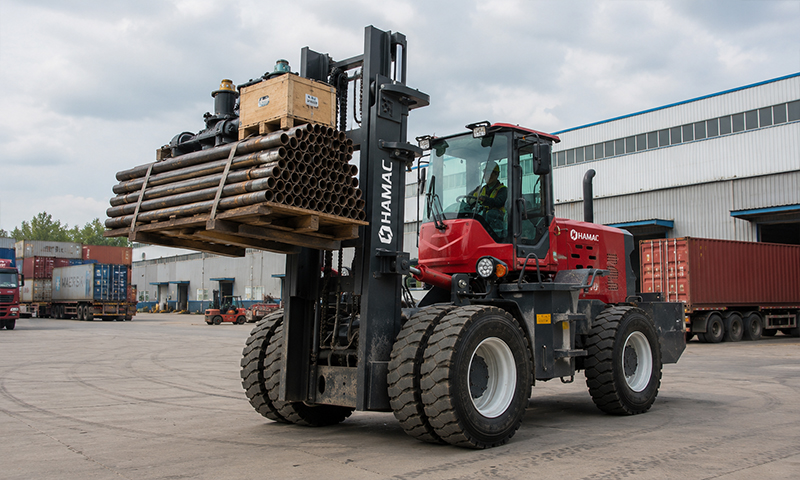Rough Terrain Forklift for Logistics Hub Outdoor Pallet Handling